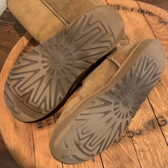 Ugh Boots, Tall SZ 9 - Picture 3 of 8